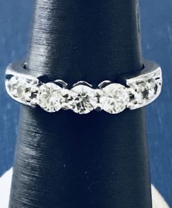 One Carats t.w Diamond Wedding Band , 7 Diamonds, 14K WG (H-I/SI2-I1)