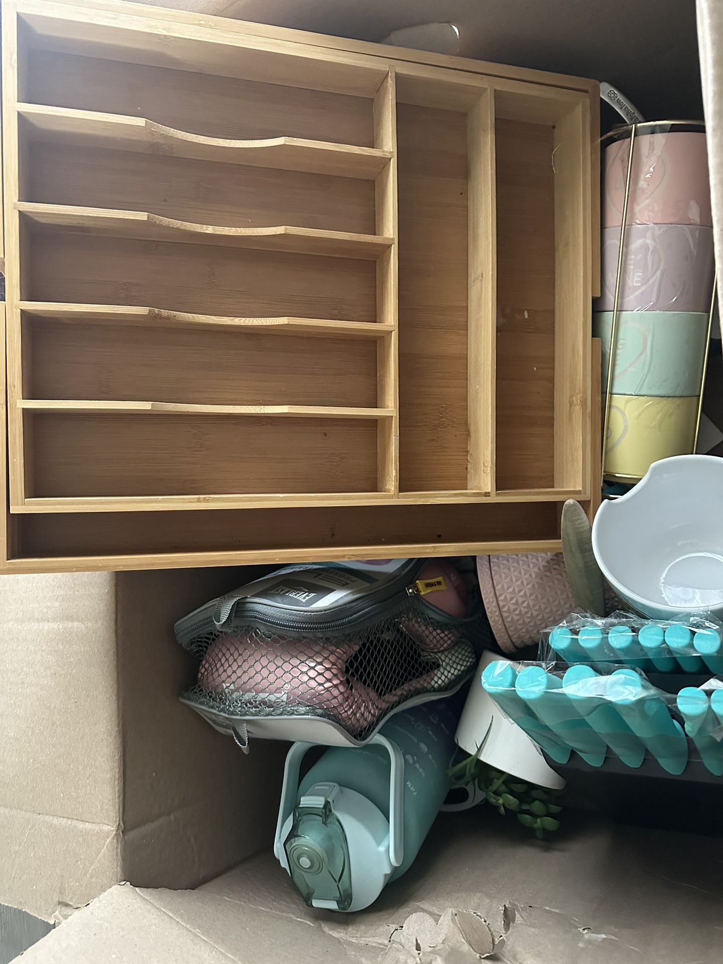 2 Large Boxes – Kitchen & Home Items