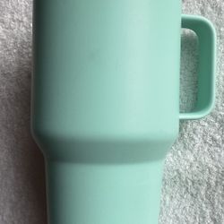 30 oz Yeti Mug.  No Straw