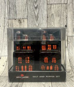 Jack O’Lantern Lane Halloween haunted house salt & pepper shakers set NEW