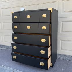 Beautiful Black ✨ Thomasville Chest 