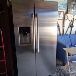 ELECTROLUX SIDE BY SIDE FRIDGE..WORKING GOOD.!!
