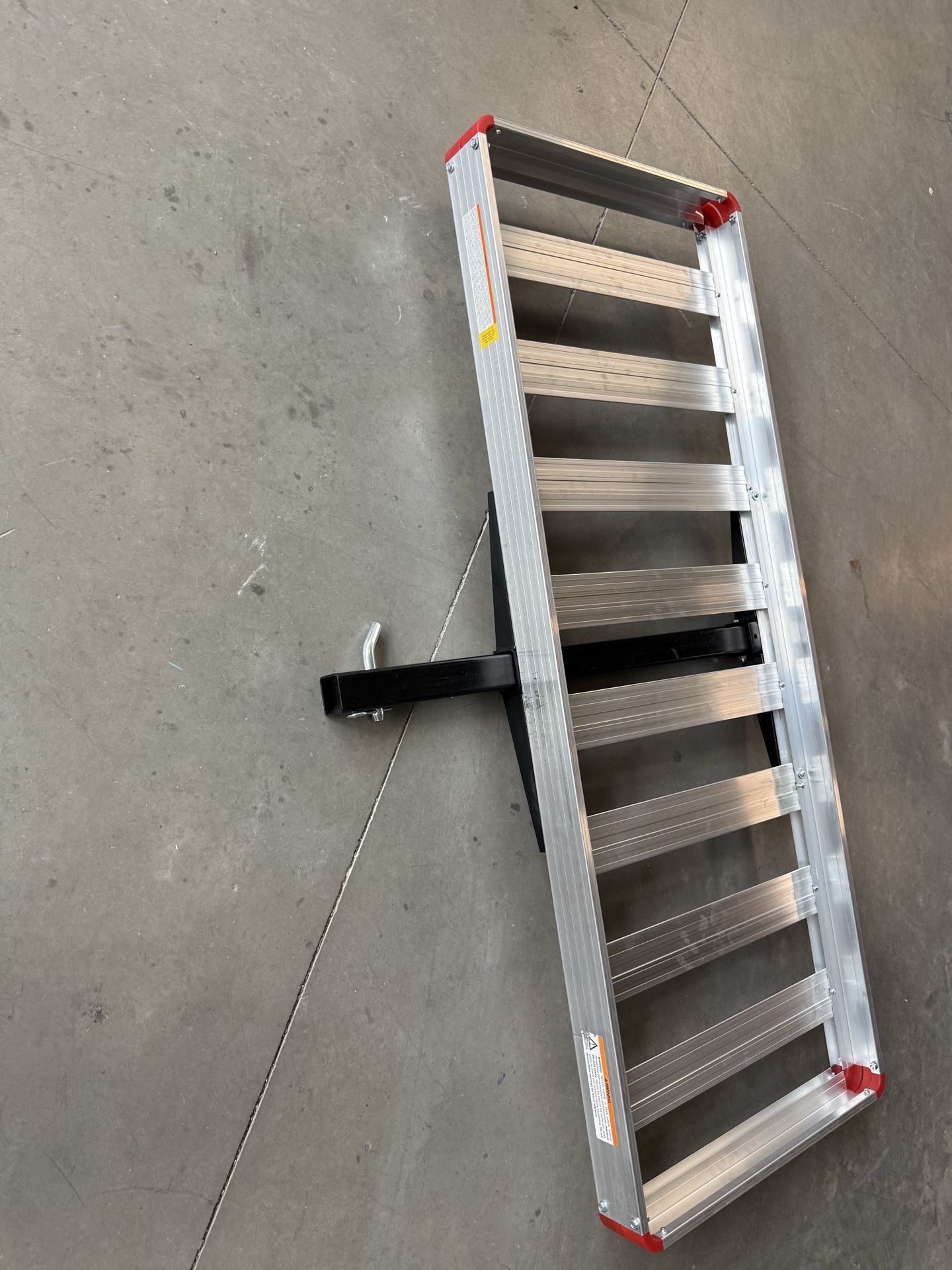 Hitch cargo carrier
