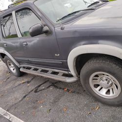 1999 Ford Explorer