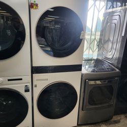  LG - 4.5 Cu. Ft. HE Smart Front Load Washer and 7.4 Cu. Ft. Electric Dryer WashTower with Steam and Built-In Intelligence - White