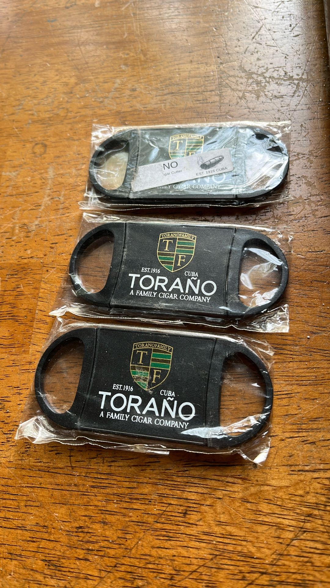 Cigar cutters By TORANO