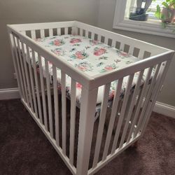 Mini Baby Crib with Bed Pads & Sheets (New)