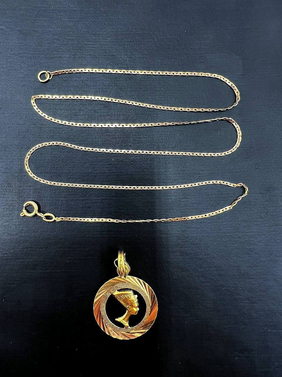 18 Karat Yellow solid Gold pendant/charm with 20.5 inch 14 karat gold