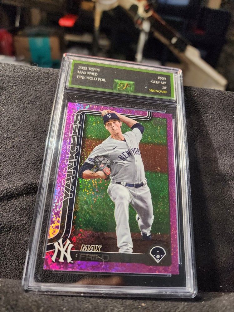 Max Fried 2025 Topps Series 2 Pink Holo Foil #609 New York Yankees EJE 10
