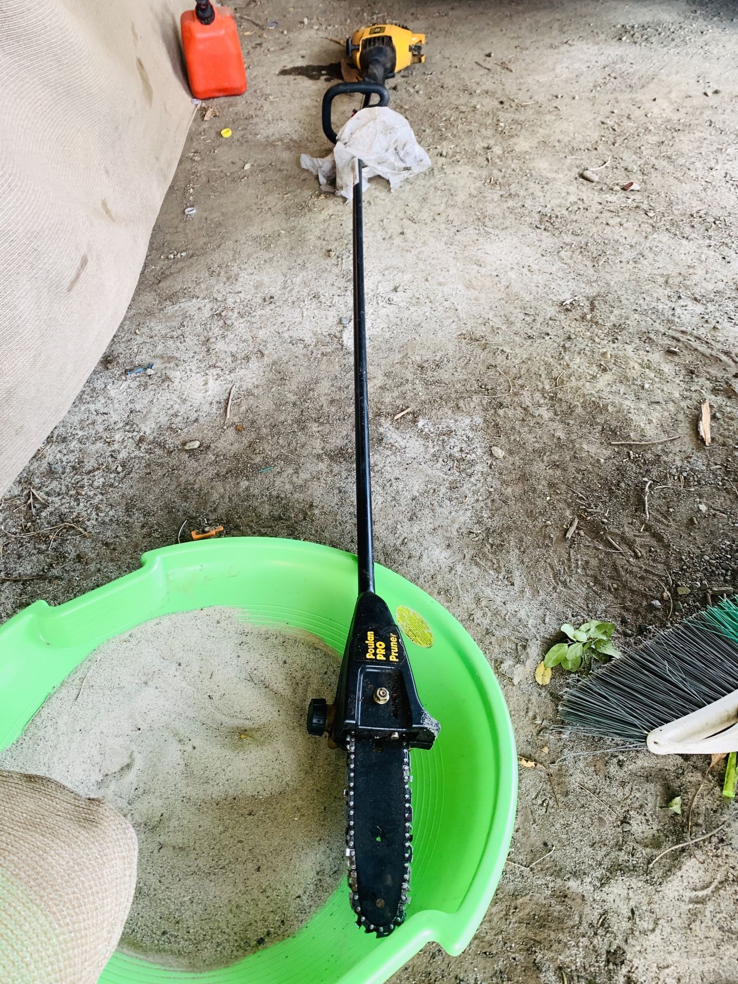 Poulan chainsaw