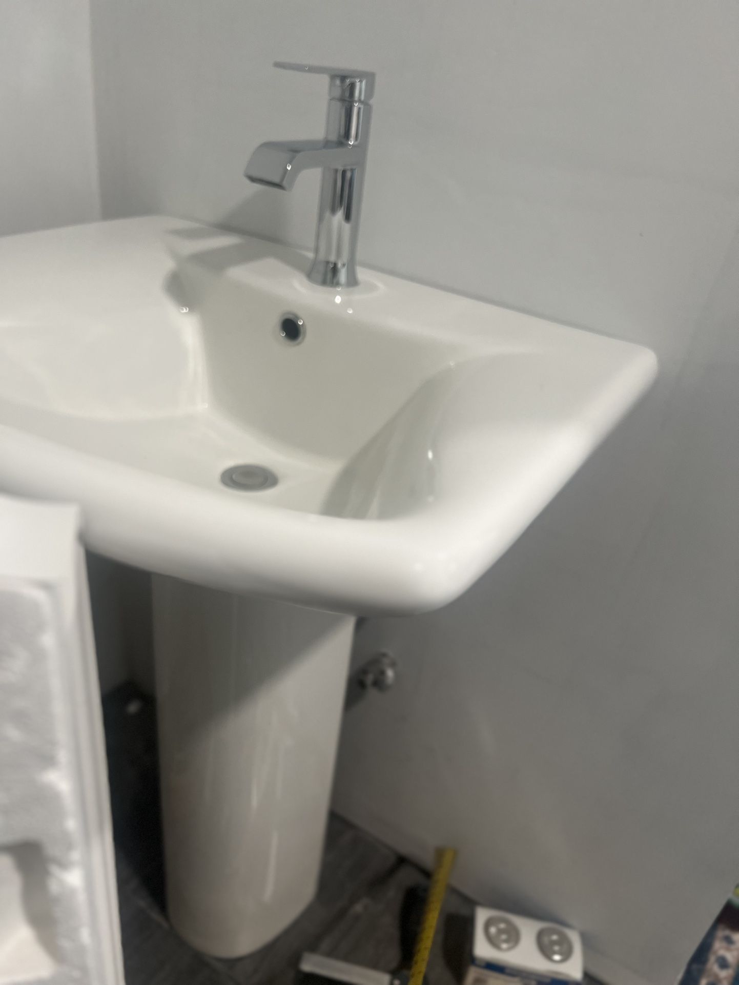 Modern Pedestal Sink with Chrome Faucet – Great Condition