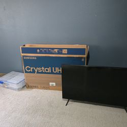 Samsung TV - 43 inches