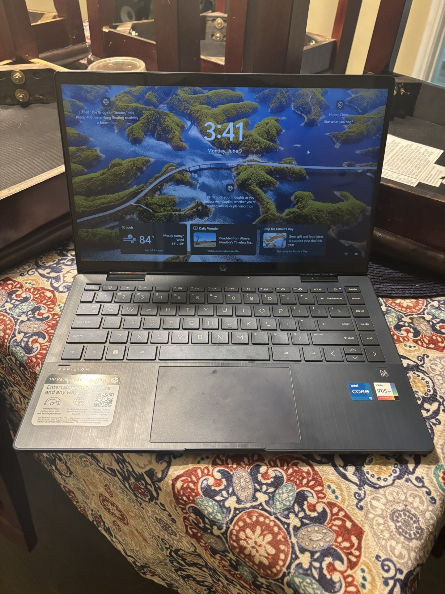 2024 laptop (folds, touchscreen)