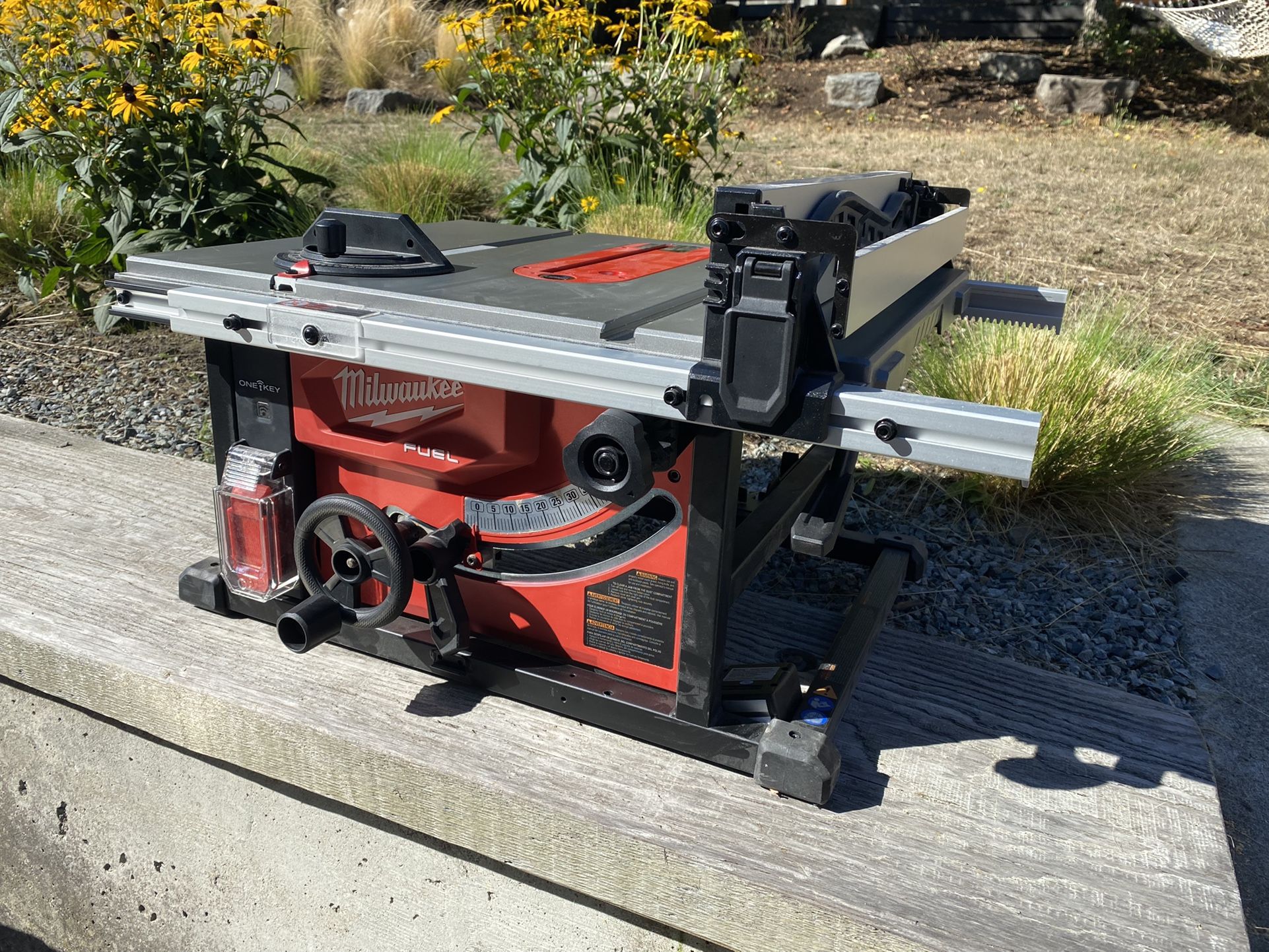 Milwaukee M18 Cordless 8-1/4" Table Saw 