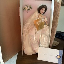 Jacqueline Kennedy Porcelain Heirloom Bride Doll By Franklin Mint 