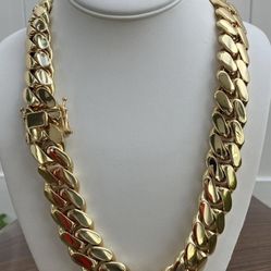 600grams heavy and solid polished Miami cuban necklace with box lock✨✨✨