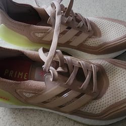 WOMENS ADIDAS ULTRABOOST 