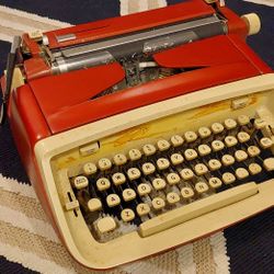 Royal Safari 1960's Typewriter 