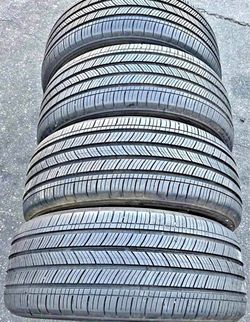 Set 225/60-18 Michelin con el 80% de vida