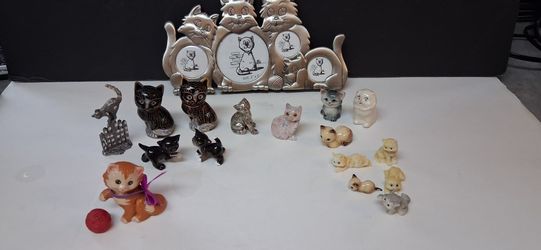 Metal Cat Frame And Cats 