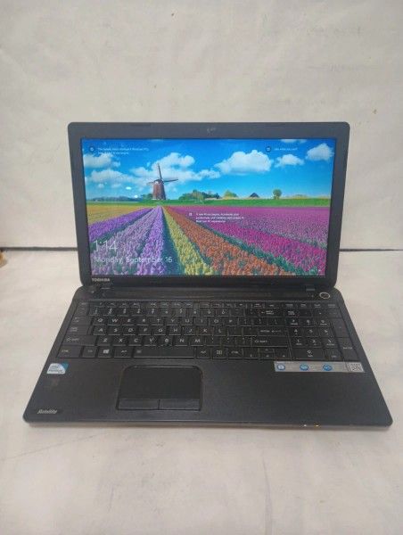 Toshiba C55-A5281 Laptop 15.6" 300GB 3GB RAM 2.4Ghz  WIN 10 PRO PHOTOSHOP CS6