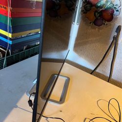 HP Monitor HDMI 27”  Inch.        ( Hesperia Ca )