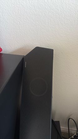 Samsung sound bar and box