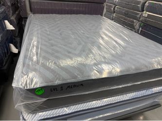 QUEEN SIZE SIMMONS BEAUTYREST LEVEL 1 (MEDIUM) MATTRESS & BOX SPRINGS BED SET