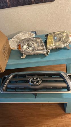 Toyota Tacoma Front Grille and Headlight Set