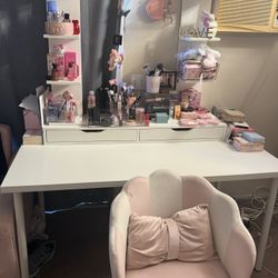 Vanity For sale With Chair Included ( Make Up Not Included)