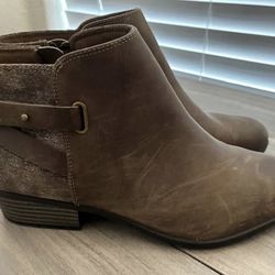 Clarks Addiy Gladys Block Heel Ankle Boots - Taupe Color- Size 9