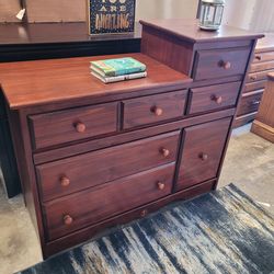 CHARMING CHANGING TABLE / DRESSER