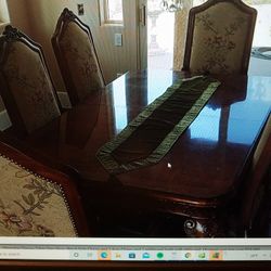 Henredon Dining Table Very Nice