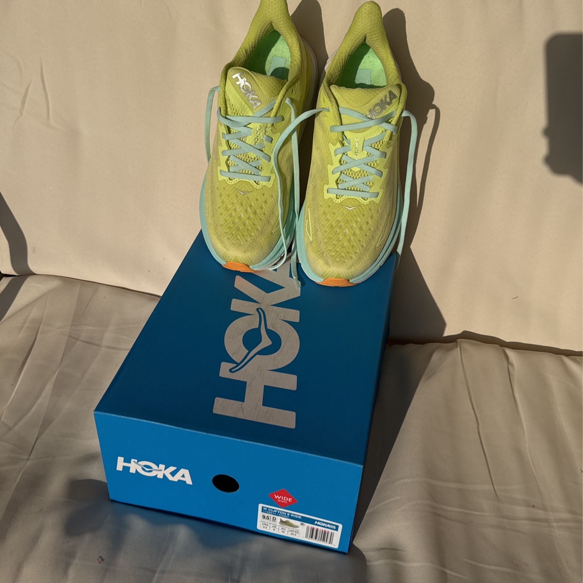 Hoka Women Shoe 9.5 Wide 