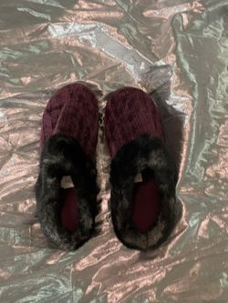 Isotoner Memory Foam Faux Fur Trim Slip-ons 8.5-9