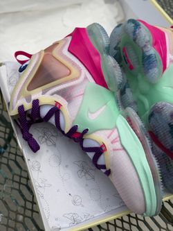 NIKE Lebron 19 Valentine’s Day size 12 NEW