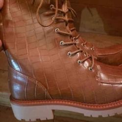 New Woman's Size 8 Mid Calf Brown Boots
