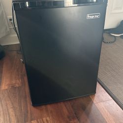 Magic chef Small Refrigerator 
