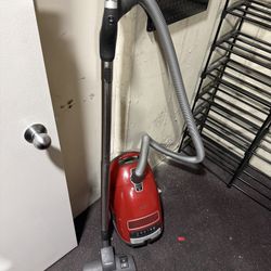 USED/LIKE NEW MIELE VACUUM