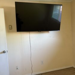 55” Fire TV – Excellent Condition + Wall Mount