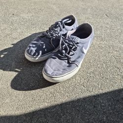 Men's Grey Nikes