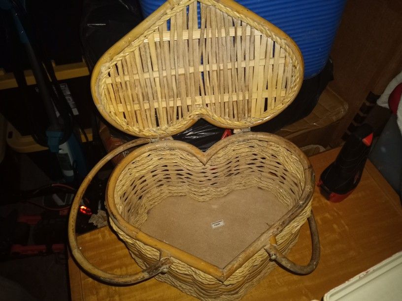 HEART SHAPED WICKER BASKET