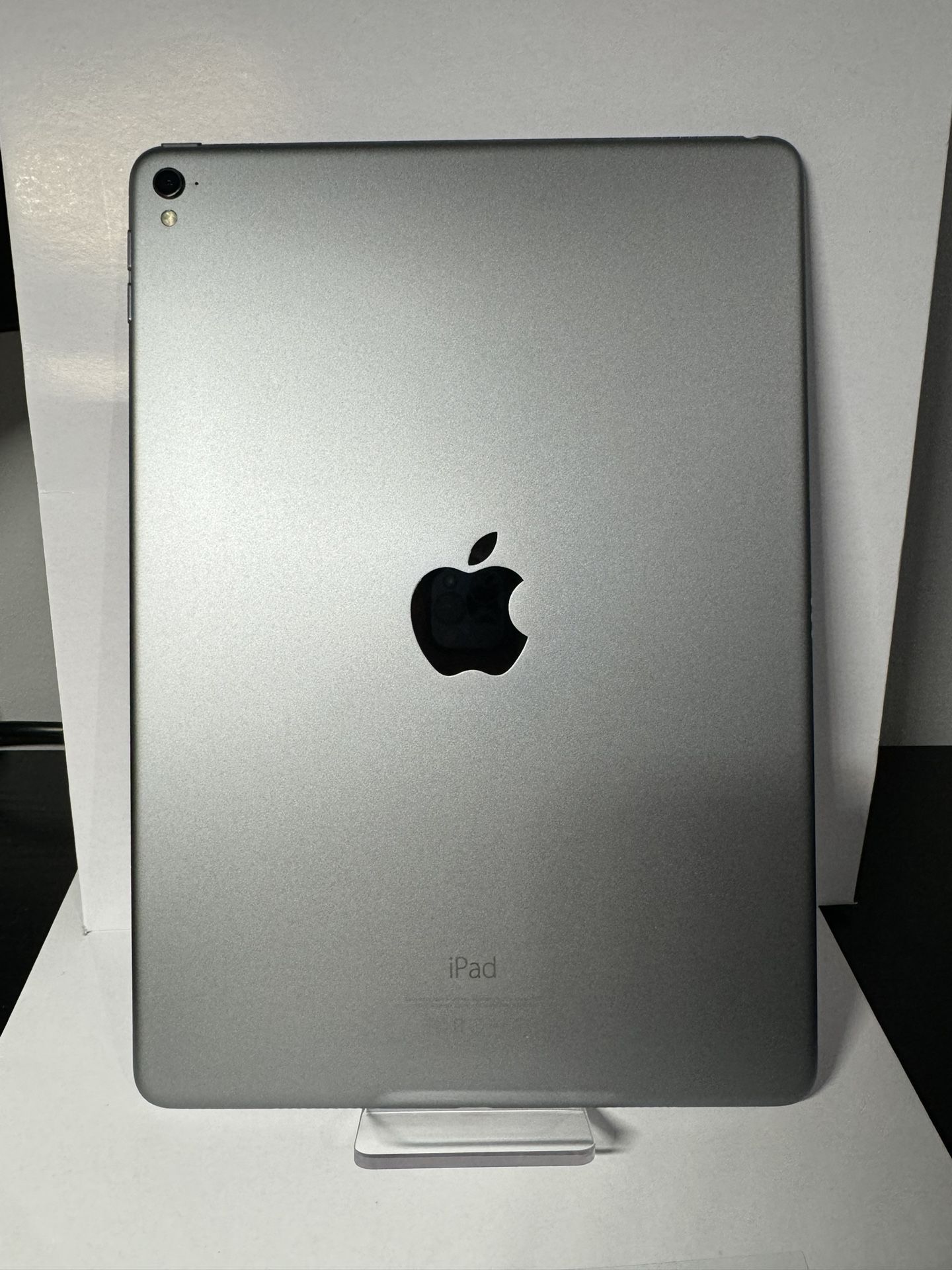 Apple iPad Pro Tablet (32GB, Wi-Fi, 9.7')