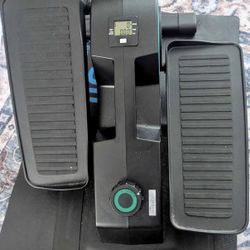 Cubii JR1 Under Desk Elliptical w/ Mat