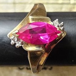Genuin Ruby And Diamond 10k Gold Ring