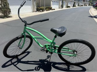 Woman’s Beach Cruiser,  like new!!