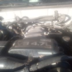 4.7 L V8 Out Of A 01 Toyota Sequoia Excellent Motor