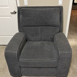 Power Recliner With USB Outlet 