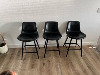 24 in. Black Low Back Metal Frame Barstool Cushioned Counter Height Bar Stool with Faux Leather Seat
