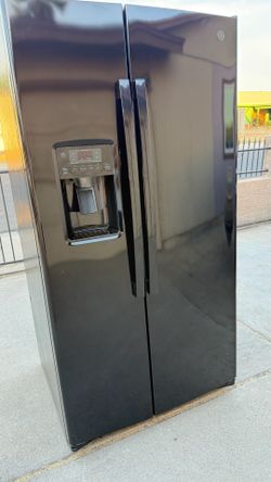 REFRIGERATOR GE BLACK COLOR